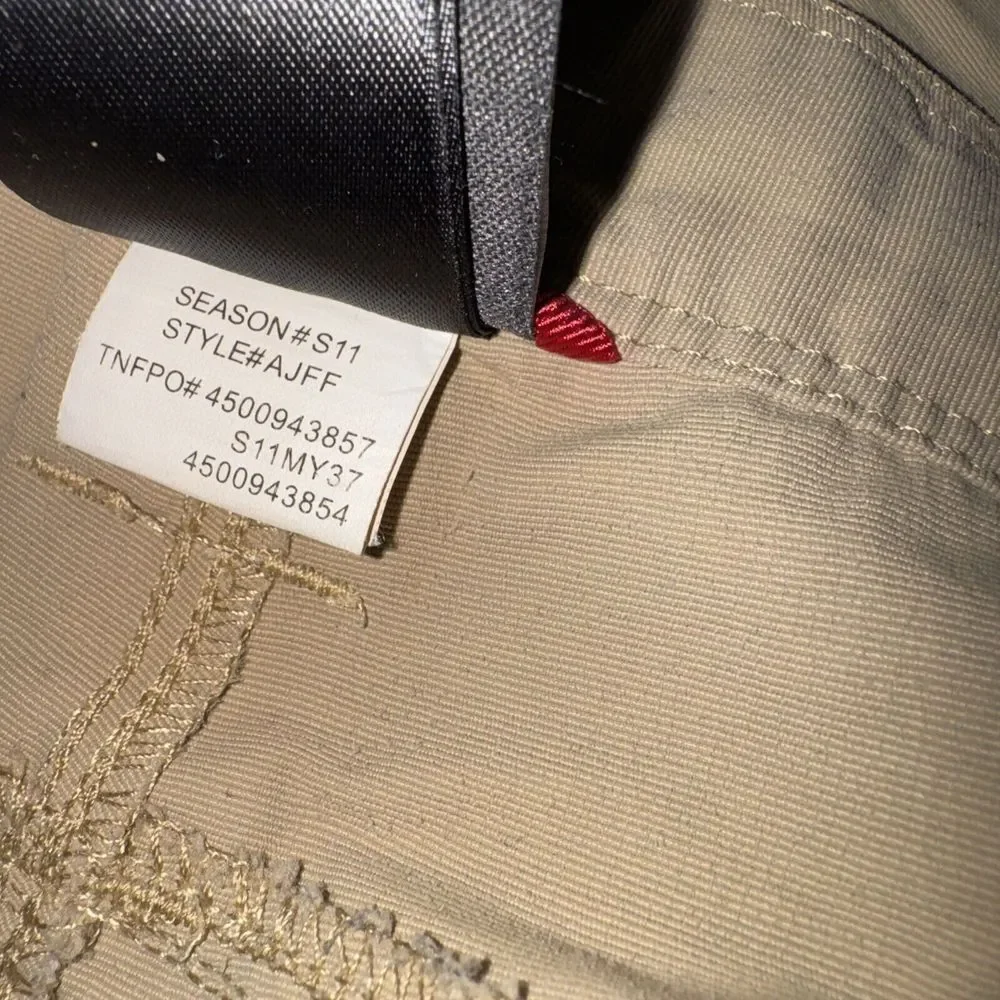 The North Face Paramount Peak Cargo Shorts Mens Large Nylon Khaki Tan Beige‎